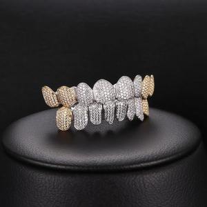 Grillz personnalisés de qualité supérieure pour hommes et femmes, bijoux hip-hop, capuchons dentaires sertis de diamants, luxe disponible à la vente - Product Image 5