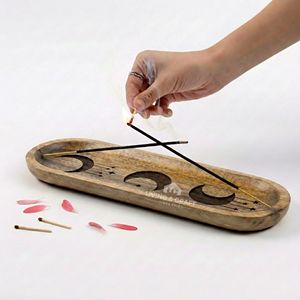 Brûleur d'encens arabe élégant Bakhoor, design floral tendance en bois de santal, encens religieux traditionnel pour les maisons du Moyen-Orient - Product Image 3