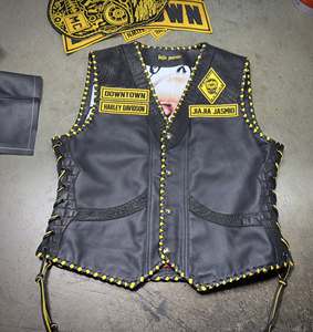 Veste de club de motards en cuir de vache véritable avec accents embossés en crocodile - Product Image 1
