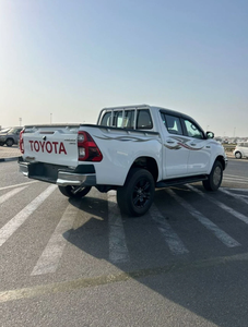 Toyota Hilux 2.7L Gasolina, Modelo 2025, Usada, de Alta Calidad, Perfecta, Lista para Usar, con Garantía de 3 Años, Lista para GCC - Product Image 3