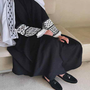 Abaya Negra Transpirable con Bordado, Cuello en V, Manga Larga, Estilo Dubái, Dobladillo Asimétrico, Corte Regular, Largo hasta el Suelo, Modesta, para Mujeres Adultas, Uso Diario - Product Image 1