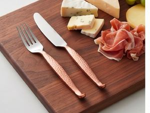 Ensemble de couverts élégants en cuivre avec poignées torsadées au design martelé, en acier inoxydable, lot de 5, parfait pour les mariages et les restaurants - Product Image 3