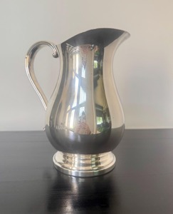 Carafe de service en acier inoxydable martelé faite à la main avec couvercle, pichet à eau en métal durable pour l'hôtellerie, la restauration et la maison - Product Image 2