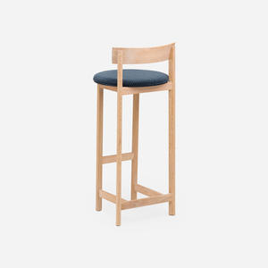 Chaise de bar contemporaine en teck avec siège rembourré, écologique, durable, résistante à l'eau, pour usage commercial intérieur/extérieur - Product Image 3