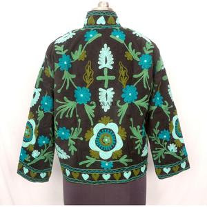 Chaqueta Cotrise Acolchada de Lujo, Bordada a Mano, 100% Algodón, con Detalles Florales Intrincados, Elegancia Atemporal, Otoño Invierno - Product Image 5