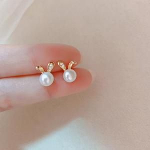 Boucles d'oreilles en perles d'eau douce plates Mantou de 7-8 mm pour femmes, bijoux d'oreille pour seniors, design unique de niche, lapin en argent sterling, perle élégante - Product Image 3