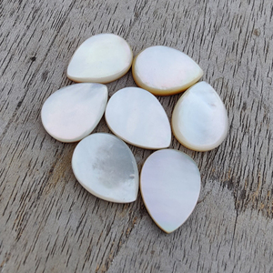 Cabujón de Nácar Natural, Corte Pera, Parte Posterior Plana, Grado AAA, Gema Blanca, Todos los Tamaños Disponibles - Product Image 3