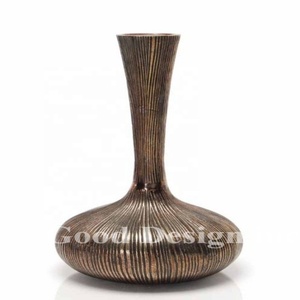 2024 Vase moderne en métal en acier inoxydable en forme de bouteille, Vase de table moderne unique pour la décoration de la maison, Vase de sol en métal marteau Fordecor - Product Image 1