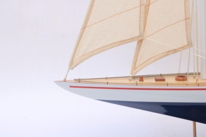 Maqueta de Barco de Vela de Madera Hecha a Mano - Modelo a Escala de Yate de Carreras Histórico Clase J, Decoración para Escritorio de Oficina, Empresarial - Product Image 5