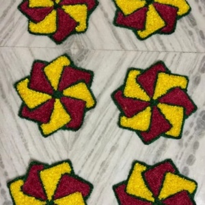 Posavasos de Lana Hechos a Mano con Flores Bordadas, Manteles Decorativos para el Hogar, Regalos Festivos y Uso en la Cocina - Product Image 1