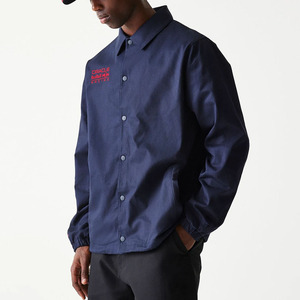 Chaquetas de entrenador personalizadas para hombre, con forro liso, cuello alto, logotipos bordados, impermeables, cortavientos, con parte delantera acolchada, para universidades. - Product Image 1