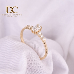 Anillo de Boda de Oro Sólido de 9K con Diamante Cultivado en Laboratorio con Corte Octogonal y Engaste de Puntas para Mujer - Product Image 3