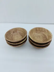 En contraste con la cerámica o el vidrio, los tazones de madera ofrecen una estética rústica y cálida que realza la presentación de cualquier comida. - Product Image 3
