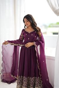 Robe Anarkali traditionnelle indienne et pakistanaise pour femmes, longue jusqu'au sol, brodée, avec bordure dorée, tenue de mariage - Product Image 3