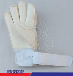 ถุงมือผู้รักษาประตูฟุตบอล Brand Plus Professional รุ่น Roll Finger โฟม EVA เยอรมัน ยึดเกาะสูง กันน้ำ - Product Image 5