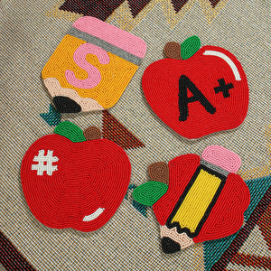 Posavasos de estilo con diseño de manzana de dibujos animados, posavasos de cuentas de lápiz, posavasos de cuentas de arroz hechos a mano, decoración de escritorio, regalo de acompañamiento - Product Image 1
