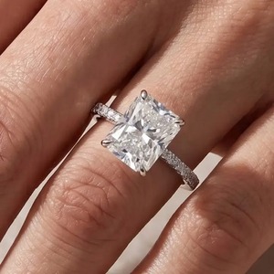 Anillo de Compromiso con Halo Oculto de Corte Radiante, Diseño Premium, Chapado en Oro Blanco de 18K, Plata de Ley 925, Moissanita con Claridad VVS, 8*10mm, 4 - Product Image 1