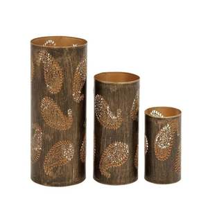 Porte-bougies décoratifs en métal qui apportent une lueur subtile, une éclairage chaleureux et un attrait intemporel aux espaces de vie. - Product Image 5