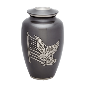 Urna Funeraria Hecha 100% de Latón Puro con Pintura Esmaltada Estilo Águila Americana, Capacidad de 200/220 Pulgadas Cúbicas, Personalizable para Entierro o Cremación - Product Image 1