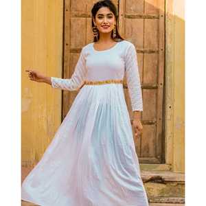 Robe blanche brillante à sequins, éco-responsable, col rond, taille empire, silhouette droite - Product Image 5