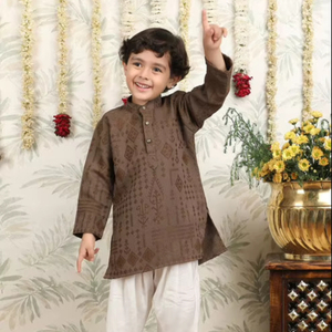Conjunto de kurta y pijama marrón para niños, ropa étnica infantil, kurta de algodón jacquard con pijama blanco, atuendo festivo tradicional para niños - Product Image 1