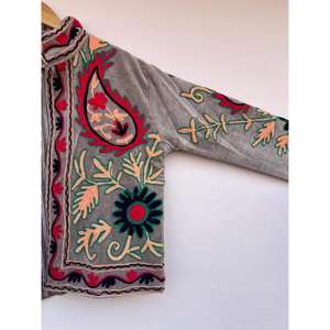 Chaqueta Corta de Algodón con Bordado Suzani de Terciopelo, Estilo Bohemio Gitano, con Detalles Florales y Botones, para Mujer, Regalo para Ella - Product Image 6