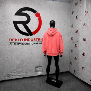 เสื้อฮู้ดดี้โอเวอร์ไซส์สีแดงคอรัล พิมพ์ลายกราฟิกสไตล์วินเทจ ลุคสตรีทแวร์ พร้อมลายภาพเหมือนสีขาว ผ้าฝ้ายฟลีซเนื้อหนา - Product Image 4