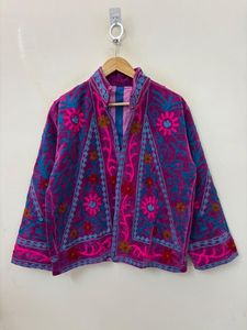 Chaqueta corta de terciopelo con bordado Suzani, chaqueta artesanal, abrigo vintage, regalo de Navidad para mujer, chaqueta de invierno, atuendo para el Día de Acción de Gracias - Product Image 3