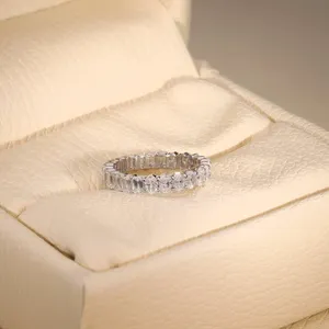Elegante Anillo de Diamantes con Corte Esmeralda y Ovalado en Oro Amarillo |   Anillo de Compromiso y Boda de Lujo con Dos Piedras y Brillo Radiante, Ideal para Regalo - Product Image 1