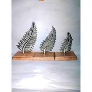 Figurine en aluminium faite à la main en forme de feuille avec support en bois naturel, sculpture décorative, vente en gros, décoration de table pour hall d'hôtel et salon - Product Image 1