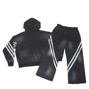 Sudadera con capucha y cremallera negra personalizada para hombre 2025 con gráfico atrevido y Diseño de manga a rayas desgastadas para hombre - Product Image 2