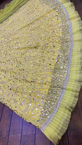 ชุดเลเฮนกาโชลีแบบดั้งเดิมสำหรับงานแต่งงานของผู้หญิง ยี่ห้อ NiMa Creations สีเหลือง ผ้าจอร์เจตต์ประดับเลื่อม ความยาวระดับพื้น สไตล์อินเดีย-ปากีสถาน ทรงปกติ - Product Image 5