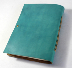 Agenda personnalisé avec logo, bleu ciel, en cuir de chèvre TC, estampillé or, véritable cuir recyclé, fait main - Product Image 6