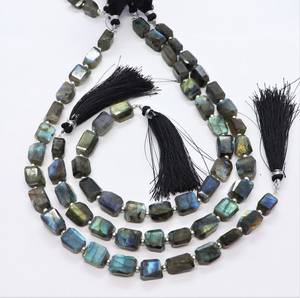 ลูกปัดลาบราดอไรต์ธรรมชาติทรงเหลี่ยมไม่สม่ำเสมอขนาด 10x12 มม. ลูกปัดพลอยลาบราดอไรต์แบบมีประกาย ขนาด 10 นิ้ว - Product Image 1