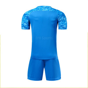 Conjunto de camisetas y pantalones cortos de fútbol transpirables con cintura elástica, ajuste cómodo, adecuado para partidos competitivos - Product Image 2