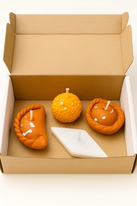 Vela Aromática Artesanal Moderna de Cera de Soja con Aroma a Naranja, Set Artístico para Decoración del Hogar en Diwali, Encanto de Dulces Indios Personalizados - Product Image 4
