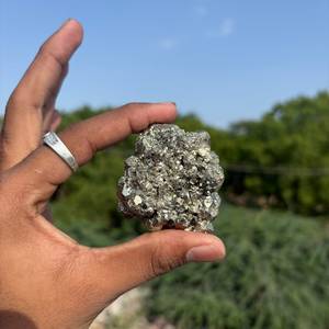 Clúster de pirita natural |   Espécimen de Cristal de Pirita de Hierro Premium |   Mineral de Oro de los Locos en Bruto para Decoración del Hogar, Reiki, Sanación y Colección - Product Image 5