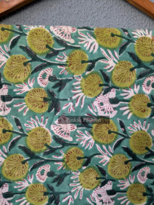 Tissu en coton imprimé à la main de qualité supérieure, fabriqué en Inde, respectueux de l'environnement, teinture naturelle, imprimé floral, textile pour robe d'été, décoration de la maison, chemises - Product Image 2