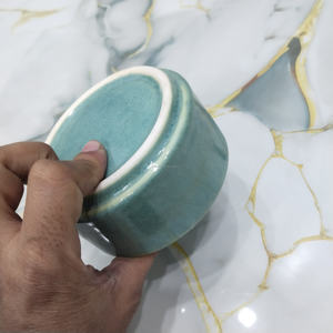 Bol en céramique vert émaillé artisanal avec finition dégradée naturelle, vaisselle en grès artisanal pour soupe, riz, salade, dessert - Product Image 3