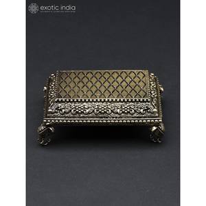 Chowki de diseño de elefante pequeño superfino de 4 pulgadas (Pedestal) en latón hecho a mano en la India para decoración del hogar - Product Image 2