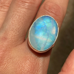 Bague Cabochon Pierre de Lune de Feu en Argent Sterling 925, Bijou Artisanal de Caractère - Product Image 1