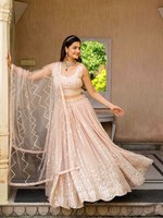 Lehenga Choli en Georgette de pêche avec broderies et travail de miroirs