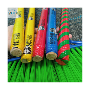 คุณภาพสูงไม้กวาดเวียดนามไม้กวาดไม้หรือไม้ถูพื้นยูคาลิปตัสธรรมชาติที่มีจํานวนมากสีแพนด้าพีวีซีจาก Vdex - Product Image 2