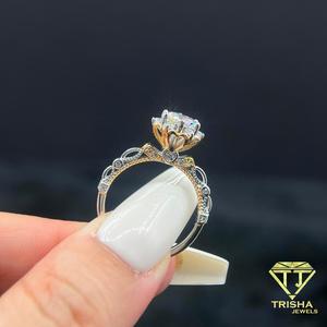 Bague sophistiquée en diamant de laboratoire VVS taille ronde motif floral, en argent sterling 925, bijoux de mariée de luxe - Product Image 4