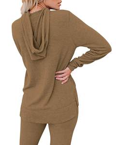 Ensemble de sport pour femme personnalisé avec logo, collection été 2025 – Haut à capuche et short taille élastique, haute élasticité - Product Image 2