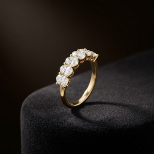 Anillo de diamantes de corte ovalado de lujo DEF VVS VS HPHT CVD cultivado en laboratorio, oro macizo, para bodas y fiestas. - Product Image 3