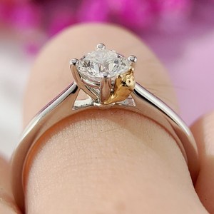 Anillo Solitario de Moissanita Redonda East West, Plata 925 Original, Regalo para Fiestas, Joyería Fina de Estilo Floral para Aniversarios, para Parejas - Product Image 6