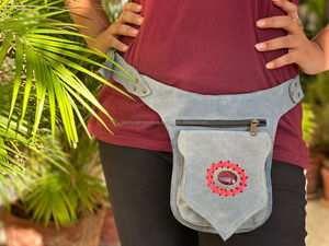 Riñonera clásica de cuero auténtico hecha a mano con cinturón ajustable riñonera de festival occidental única riñonera de cintura hasta el muslo - Product Image 2