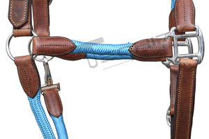 Cabestro de cuero para caballo con diseño trenzado azul, collar ajustable y herrajes metálicos duraderos - Product Image 3