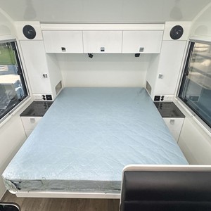 Caravane mobile 4x4 moderne à double essieu avec cuisine, salle de bain et espace de couchage - Product Image 6